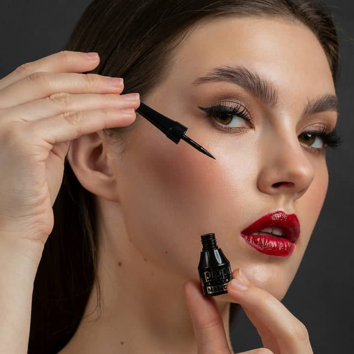 خط چشم کوزهای ماژیکی پیپا آو لاندن شماره 703