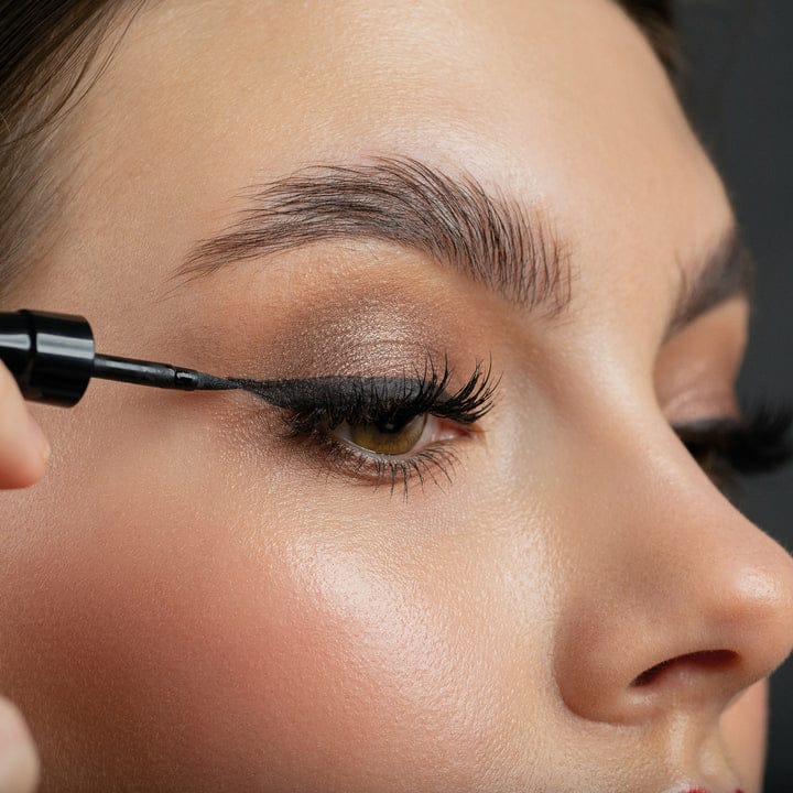 خط چشم کوزهای ماژیکی پیپا آو لاندن شماره 703